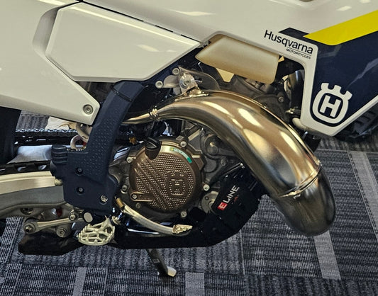 EL1668 HDPE Skid Plate fitted on Husqvarna TE 150 (blue)